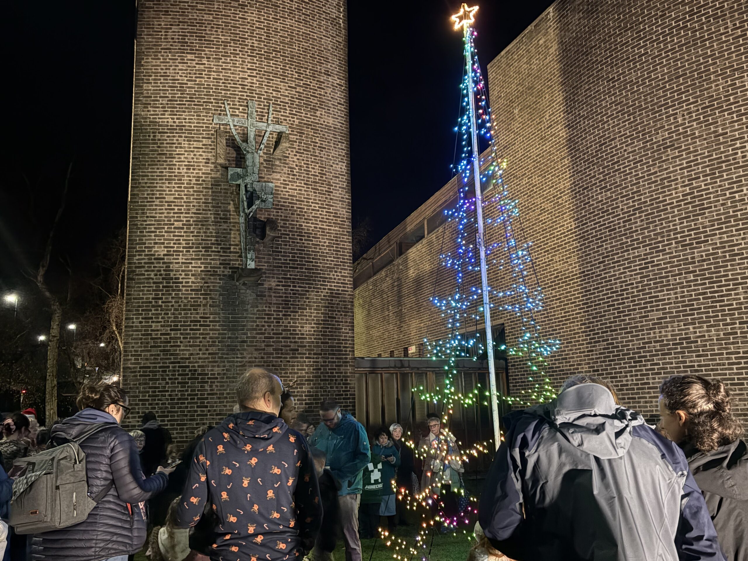 Richmond community gathers together at Tree of Hope switch-on event