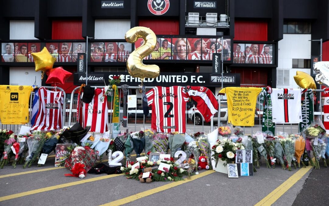 VIDEO: Sheffield United pay tribute to Starman in win