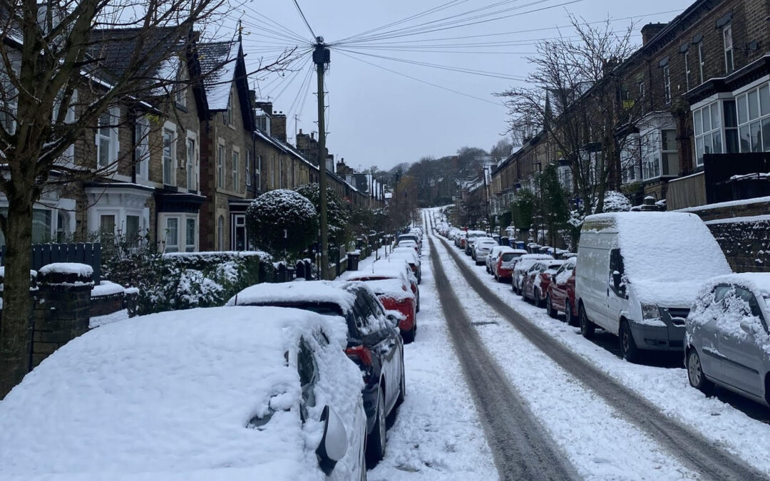 Snow sweeps Sheffield causing travel disruptions